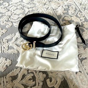 Women’s Gucci belt (black, gold Gs)